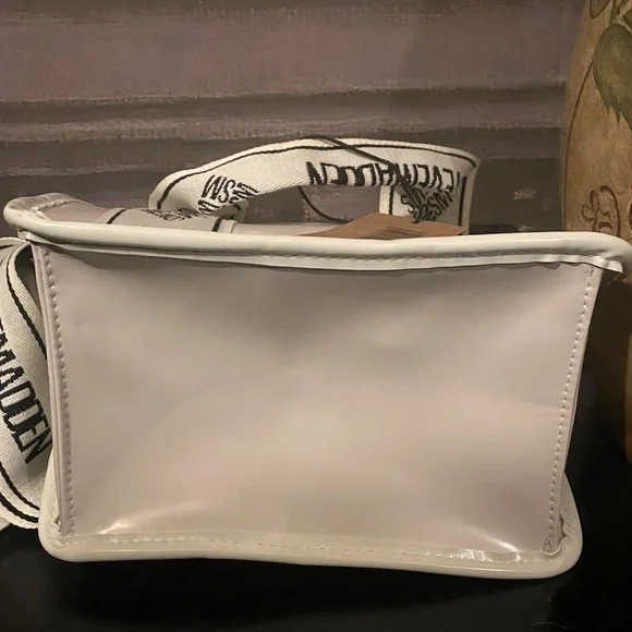 Steve Madden Convertible Patent Tote Bag Purse in Chalk - Picture 6 of 10